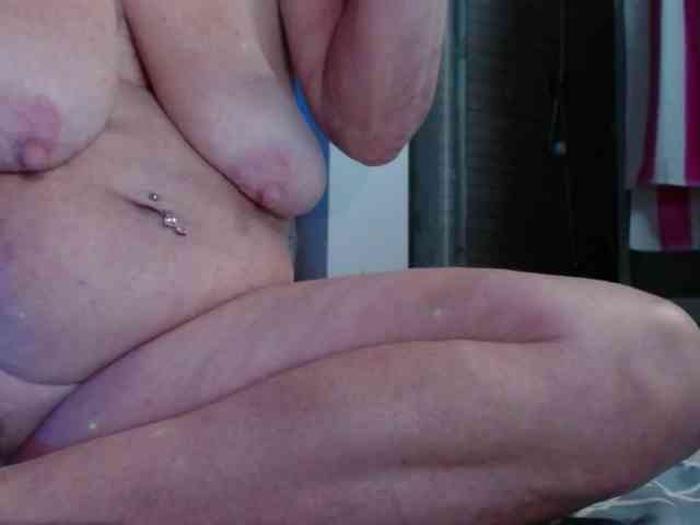 April_XO webcam