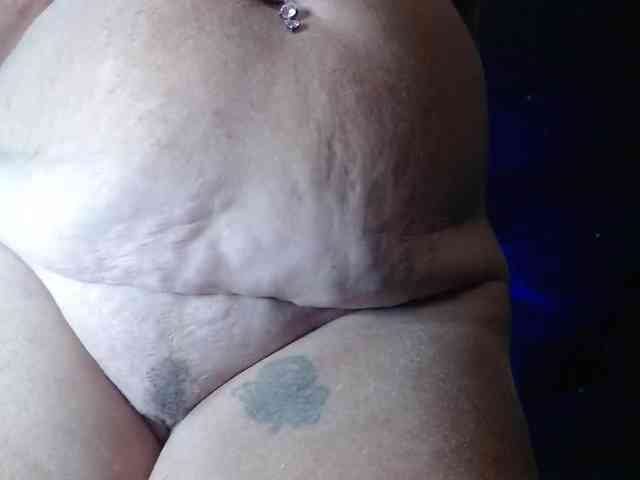 April_XO webcam