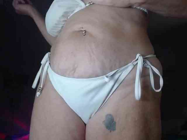 April_XO webcam