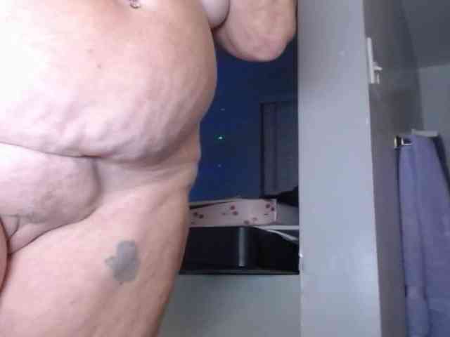 April_XO webcam