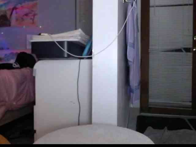 April_XO webcam
