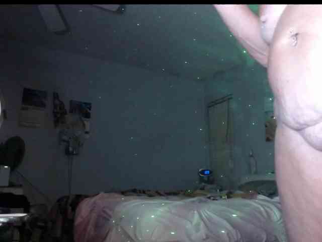 April_XO webcam