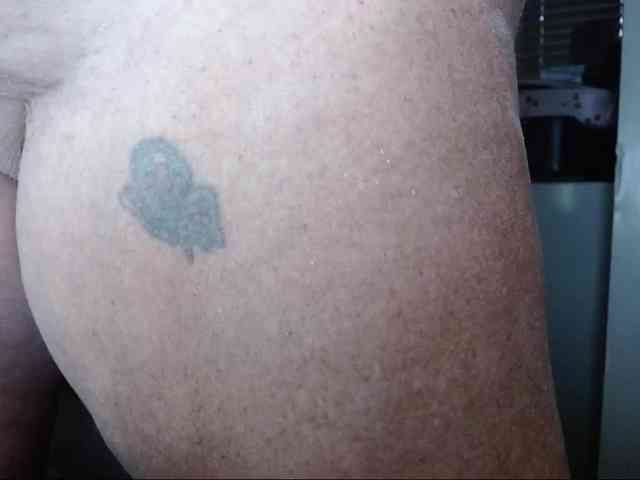 April_XO webcam