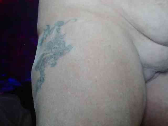 April_XO webcam