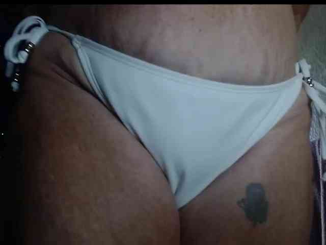 Modelo: April_XO