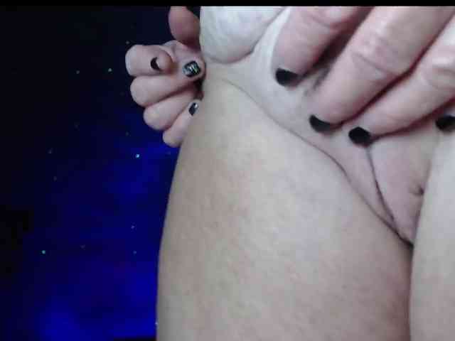 April_XO webcam