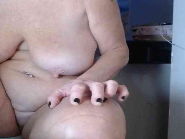 April_XO webcam