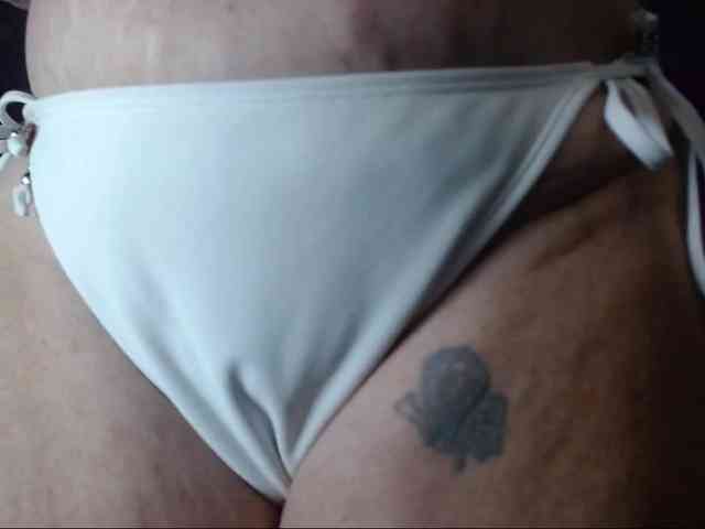 Modelo: April_XO
