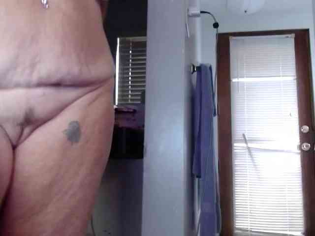 April_XO webcam