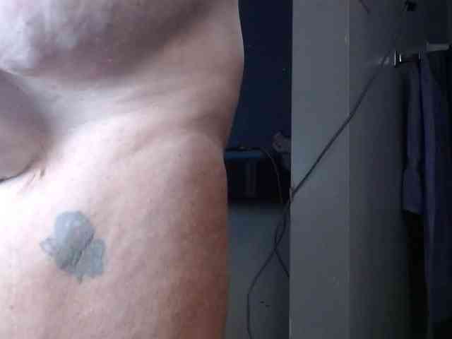 April_XO webcam