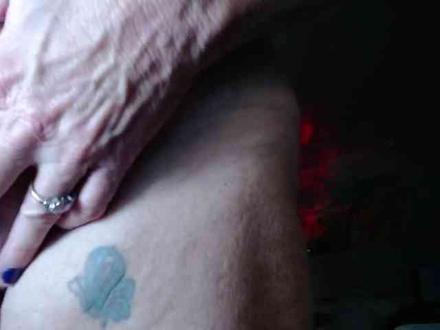 April_XO webcam