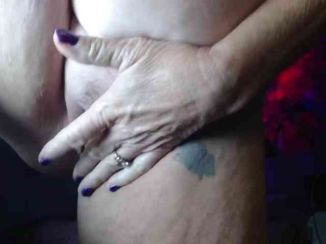 April_XO webcam