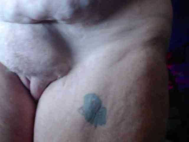 April_XO webcam