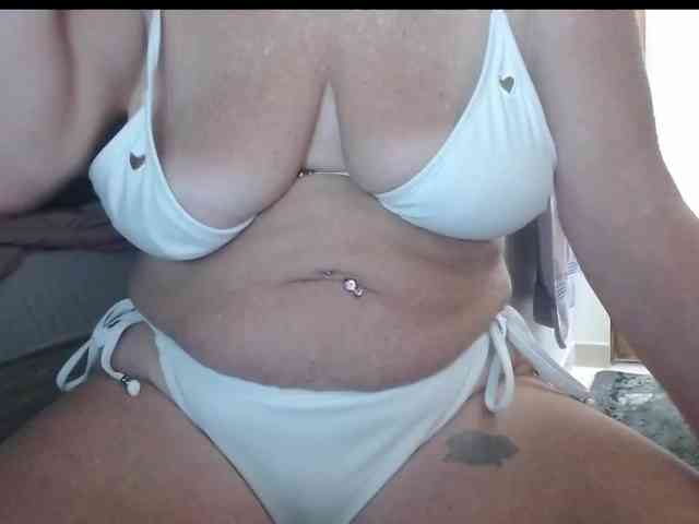 April_XO webcam