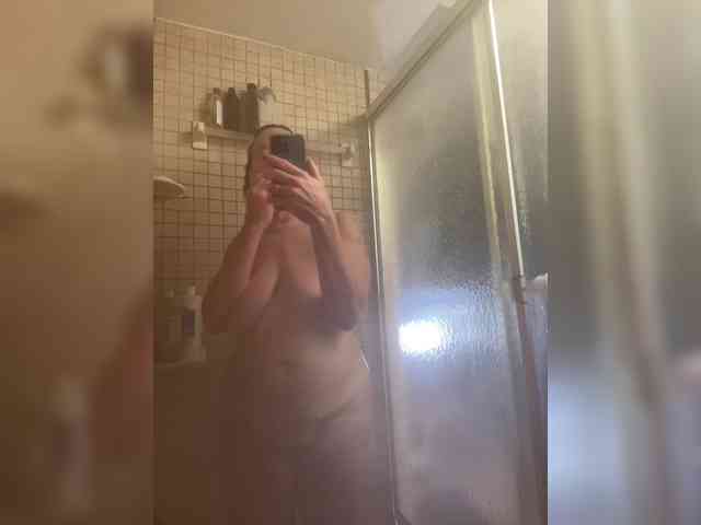 April_XO webcam