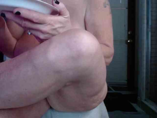 April_XO webcam