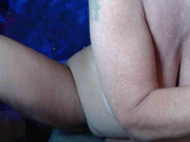 April_XO webcam