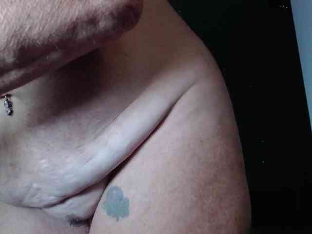 April_XO webcam