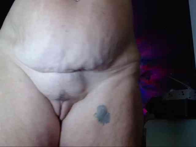 April_XO webcam