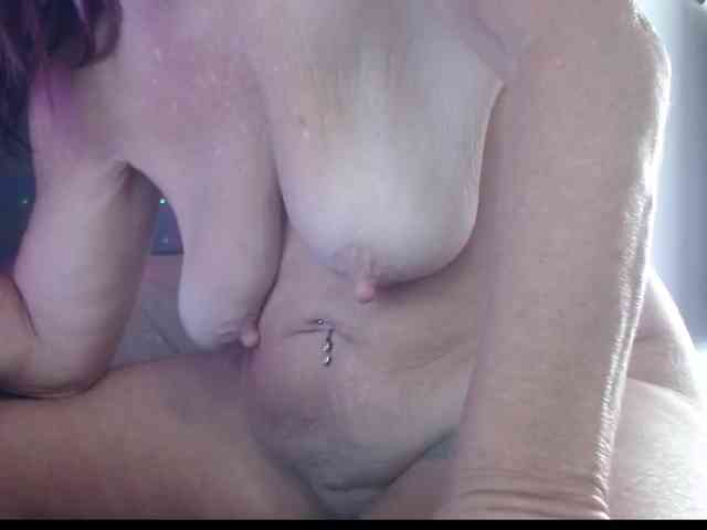 April_XO webcam