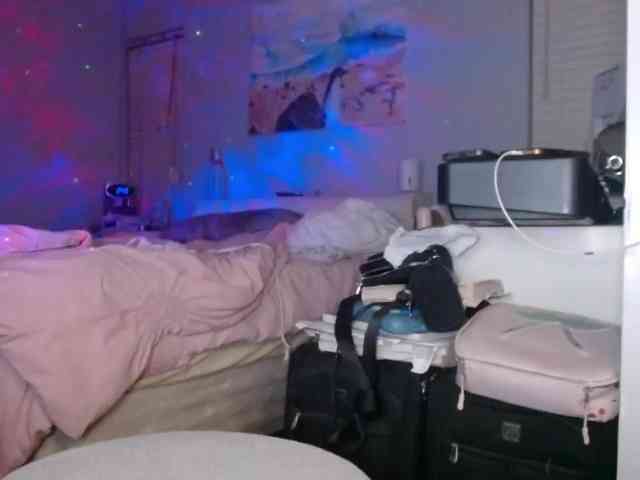 April_XO webcam