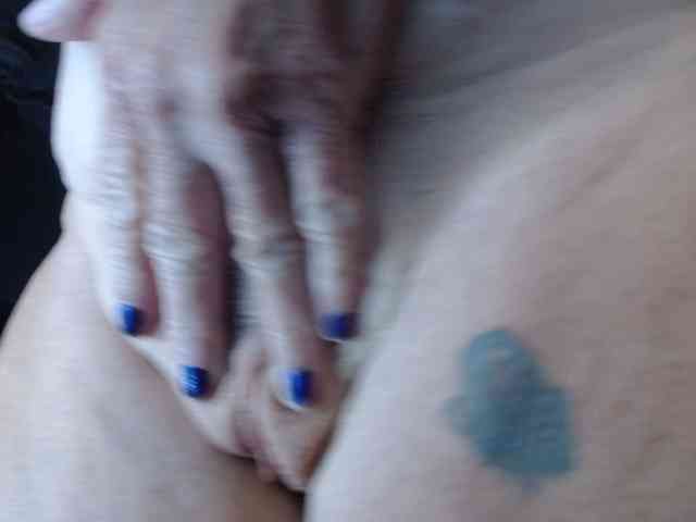 April_XO webcam