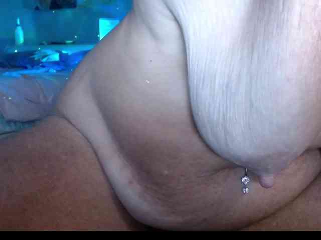 April_XO webcam