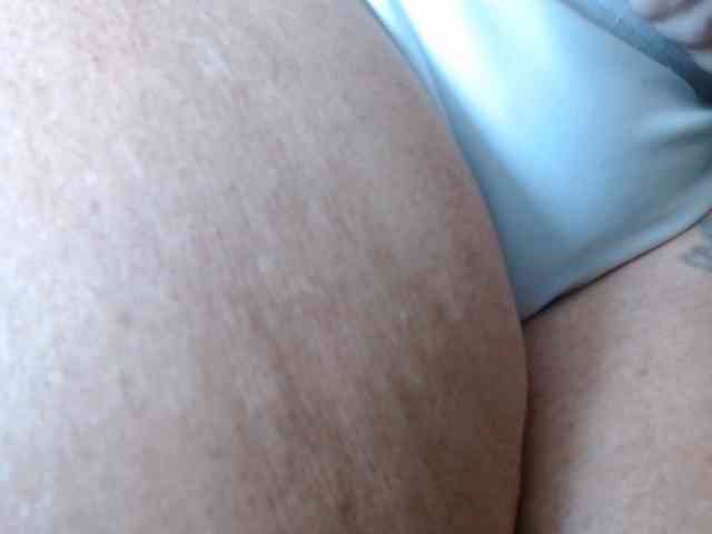 April_XO webcam