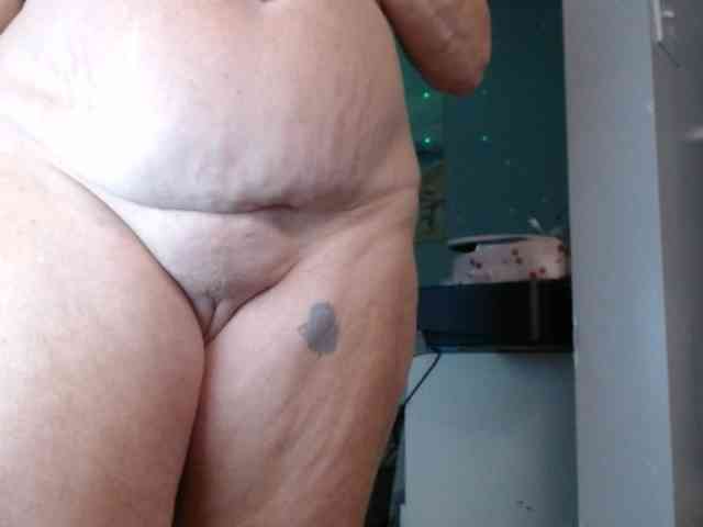April_XO webcam