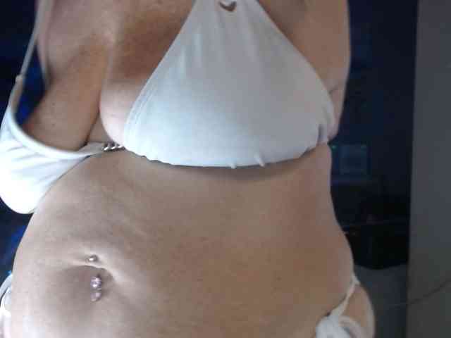 April_XO webcam