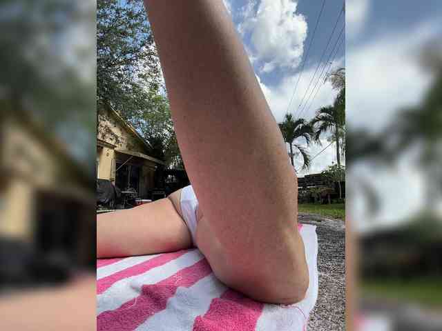 April_XO webcam