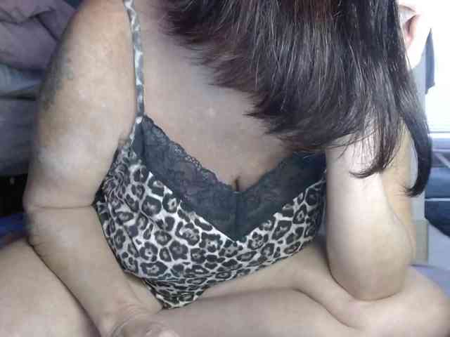 April_XO webcam