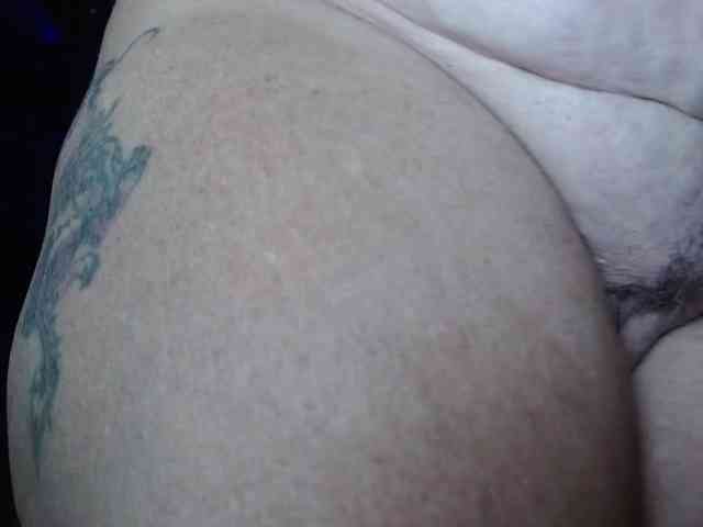 April_XO webcam