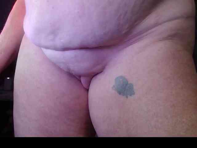 April_XO webcam