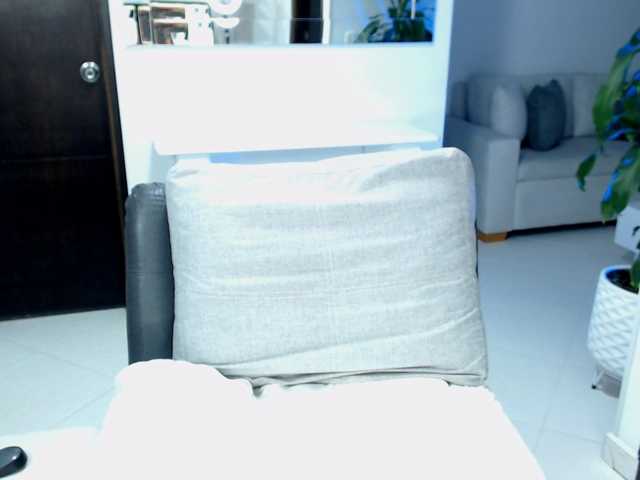 julietjohnson live cam on BongaCams