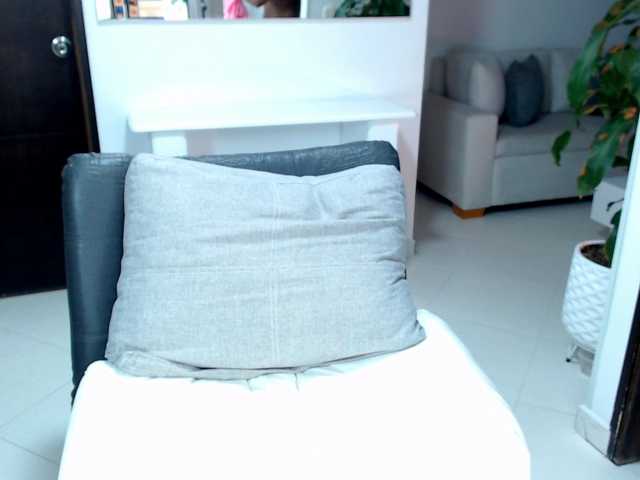 julietjohnson live cam on BongaCams