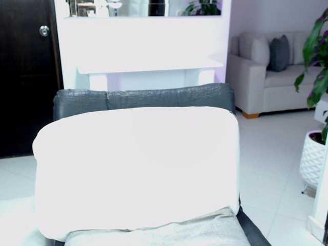 julietjohnson live cam on BongaCams