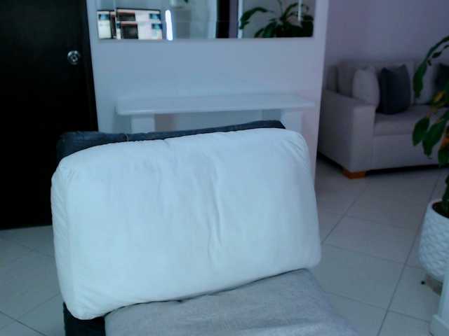 julietjohnson live cam preview