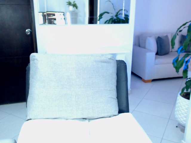 julietjohnson live cam on BongaCams