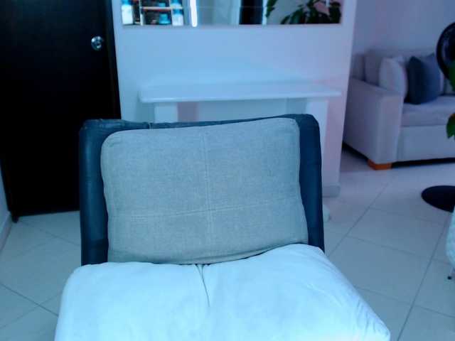 julietjohnson live cam preview