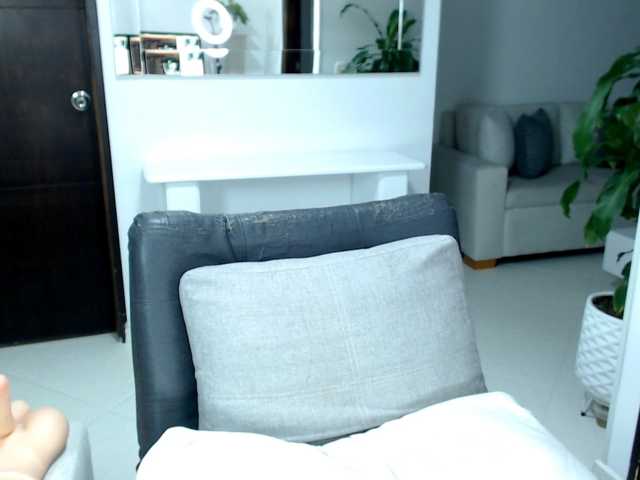 julietjohnson live cam on BongaCams