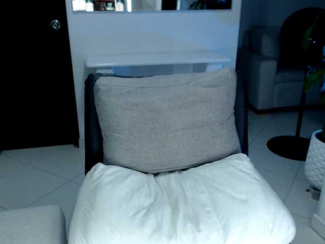 julietjohnson live cam on BongaCams