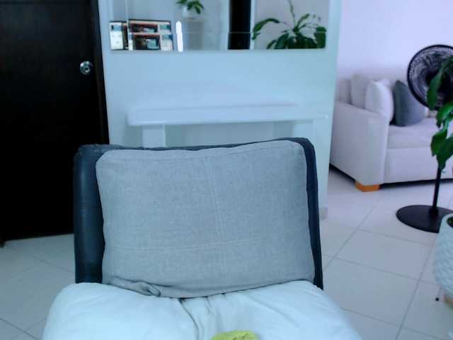 julietjohnson live cam on BongaCams