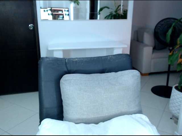 julietjohnson live cam on BongaCams