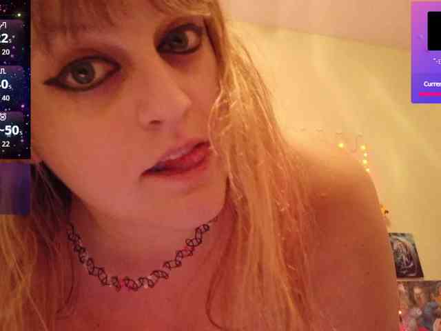 BabyZelda webcam