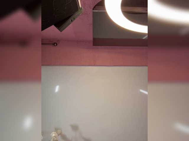 enchantressss, live now on BongaCams