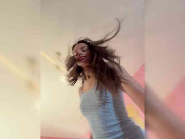Модель: enchantressss
