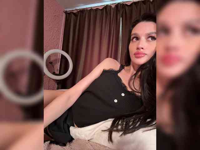 Модель: enchantressss