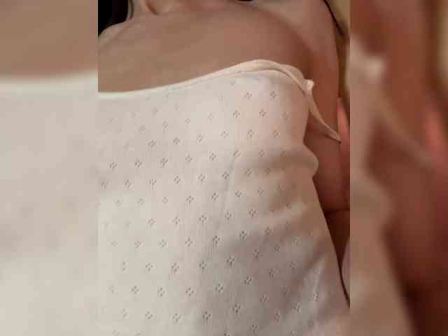 Модель: enchantressss