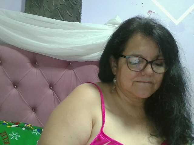 kassandra02, en directo ahora en BongaCams